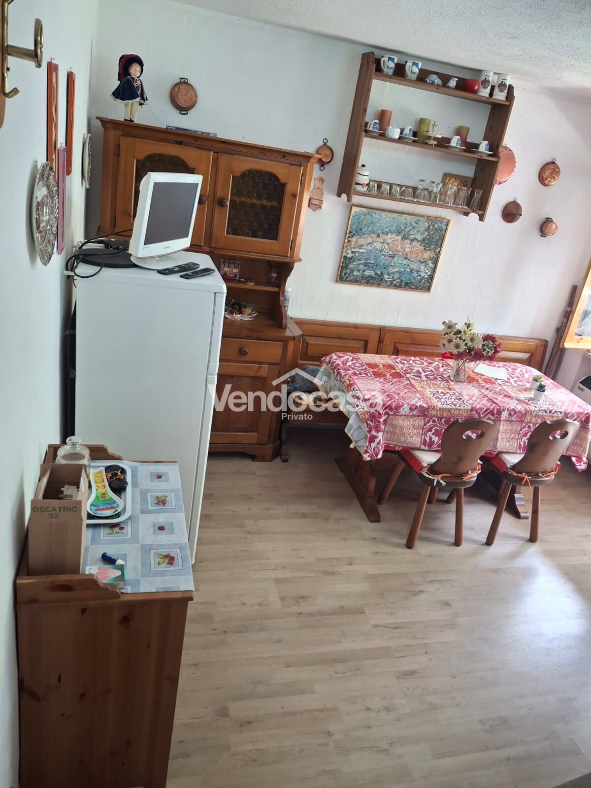 Appartamento di 45mq, 2 locali, 1 bagno, 1 camera da letto, con balcone e pavimenti in parquet, in v