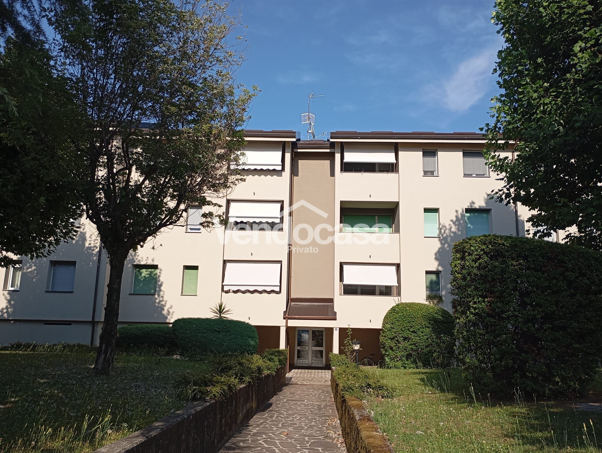 Appartamento con 2 camere e cantina e Box – in vendita a Brembate di Sopra – foto 1