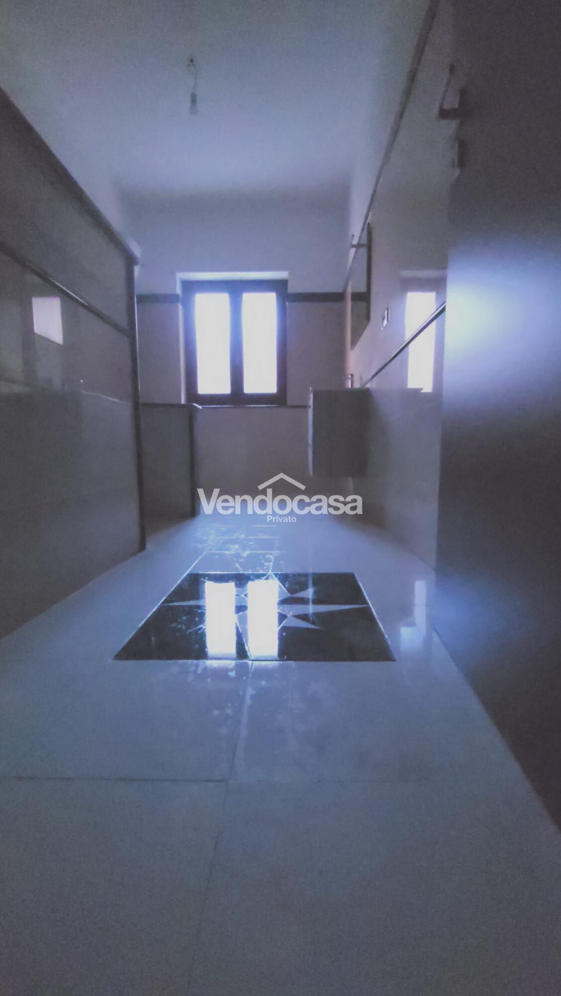 Spazioso, luminoso comodo quadrilocale, con cucina Open e 2 accessori.