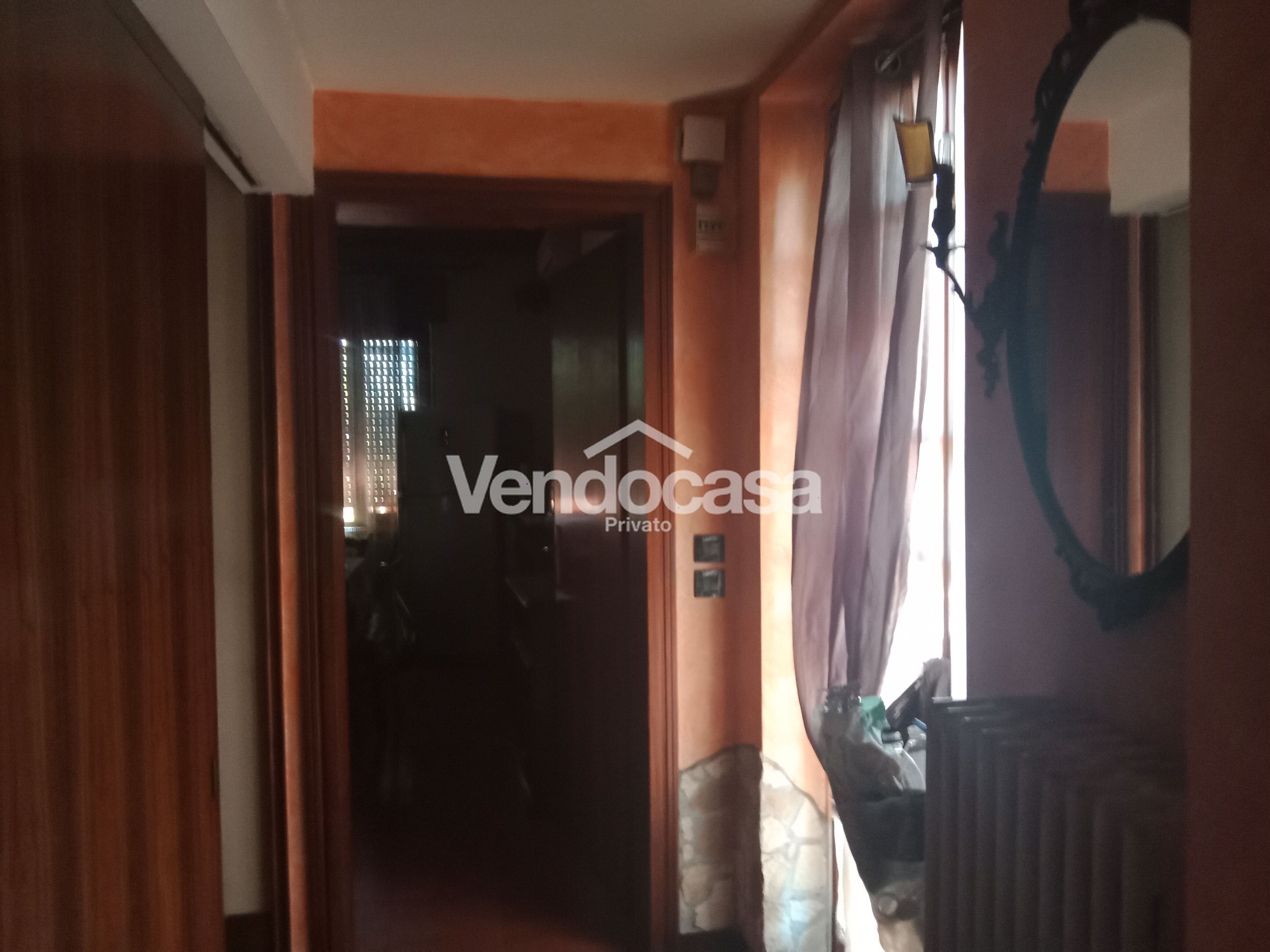 Casa indipendente con giardino privato, camino e pavimenti