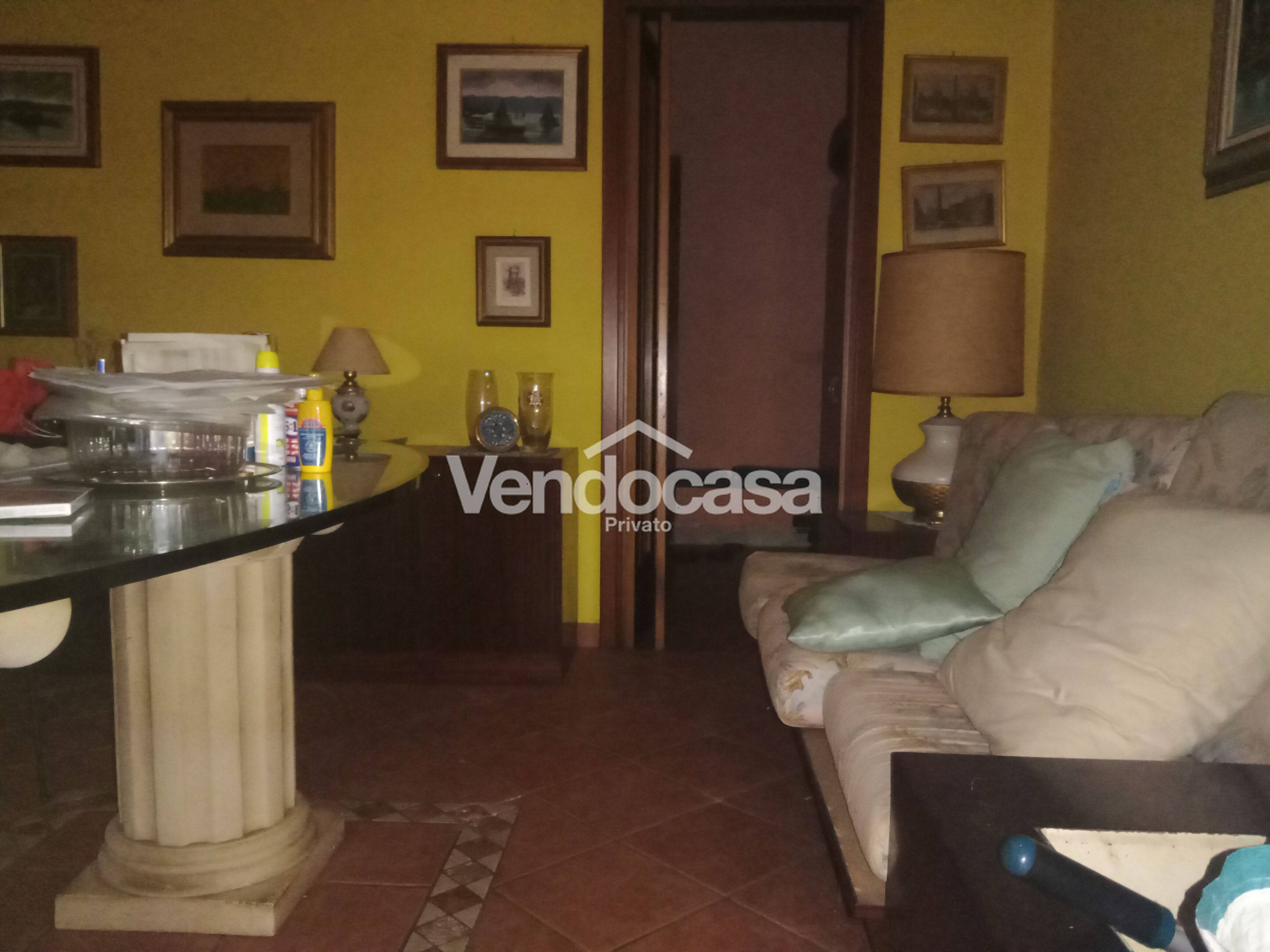 Casa indipendente con giardino privato, camino e pavimenti
