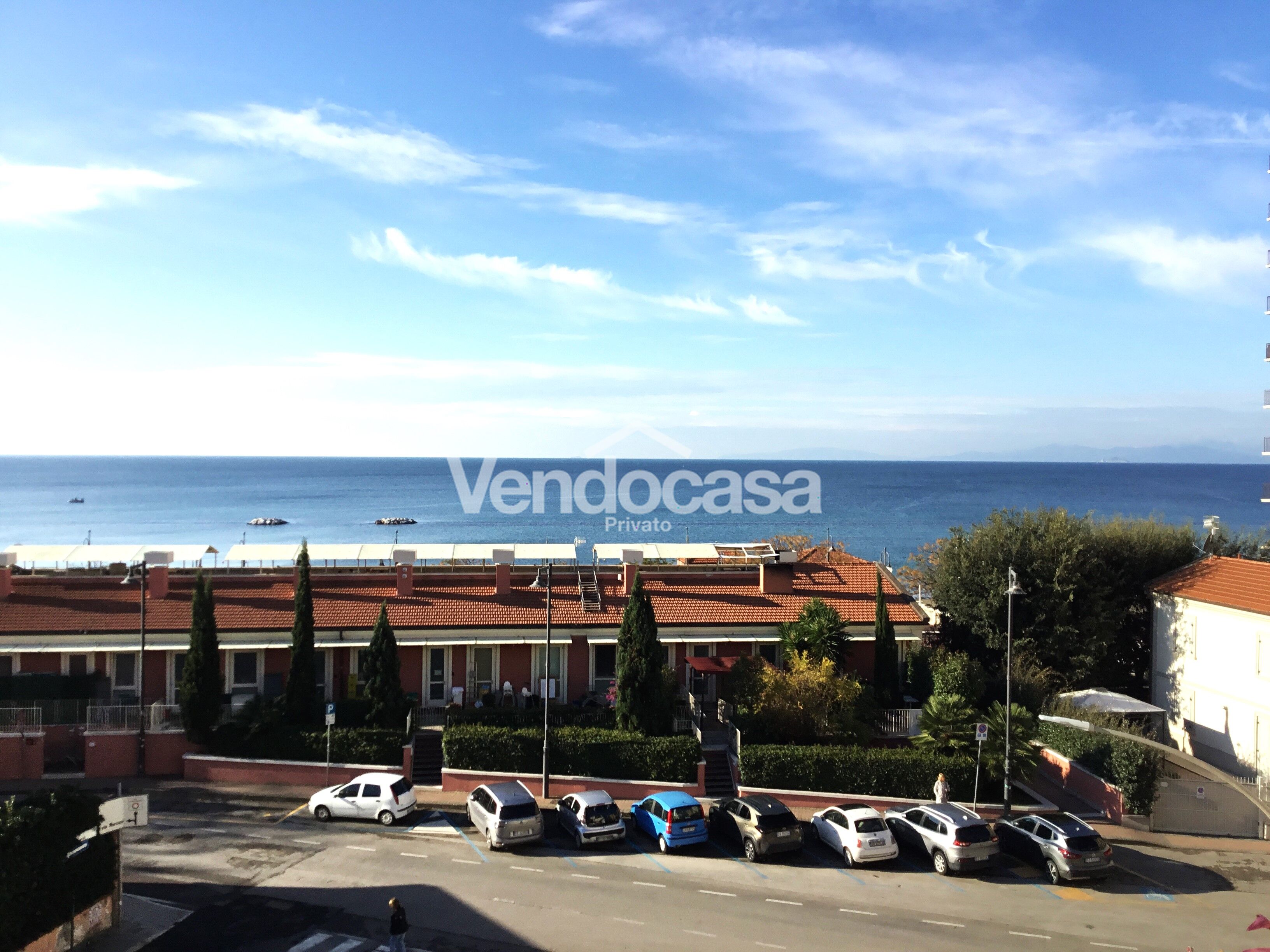 Frontemare superpanoramico in pieno centro – in vendita a Follonica – foto 1