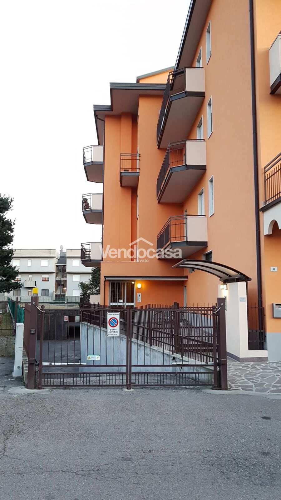 Box 5 auto o magazzino 60 mq