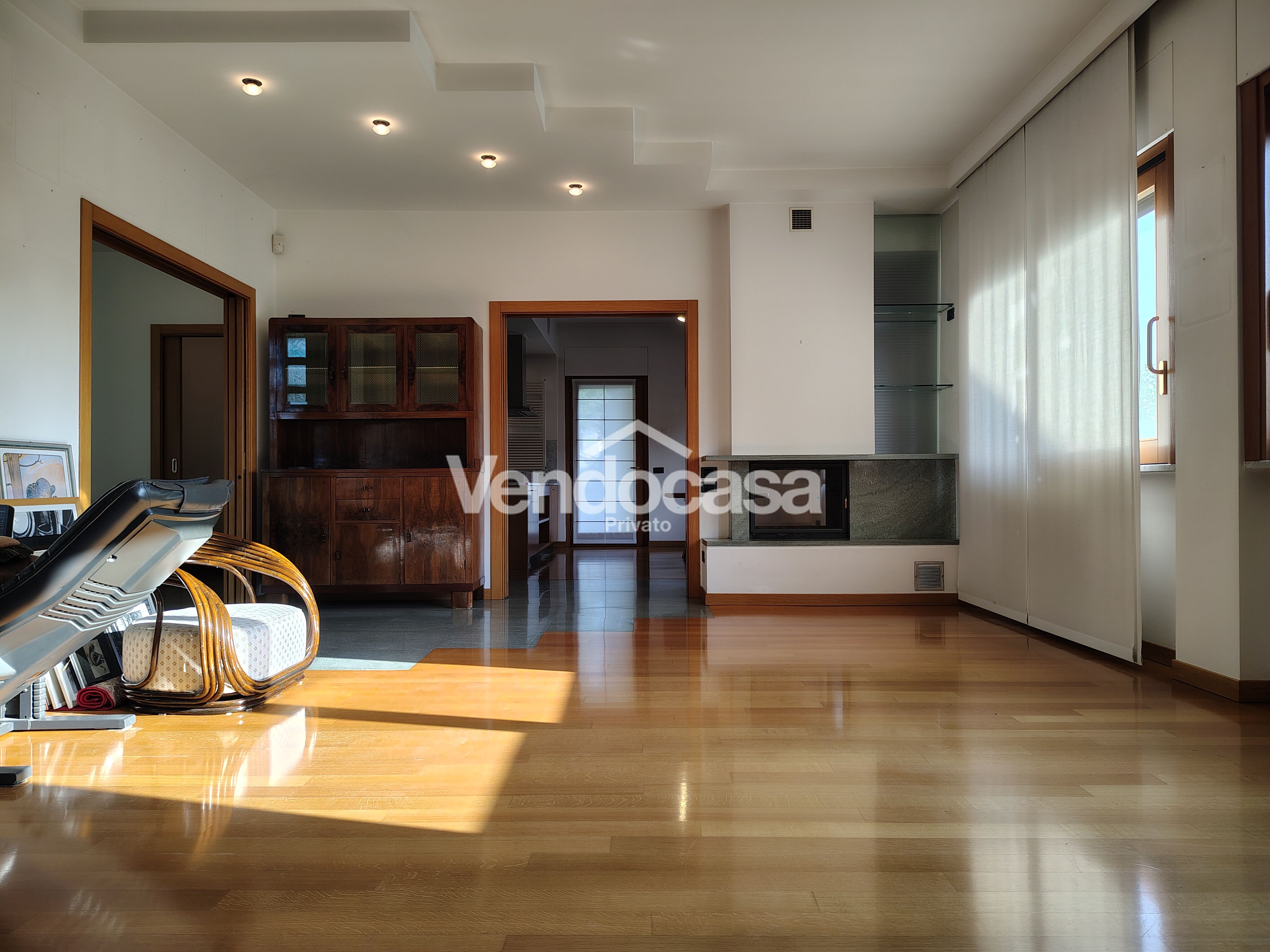 Villino indipendente su due livelli con doppia autorimessa