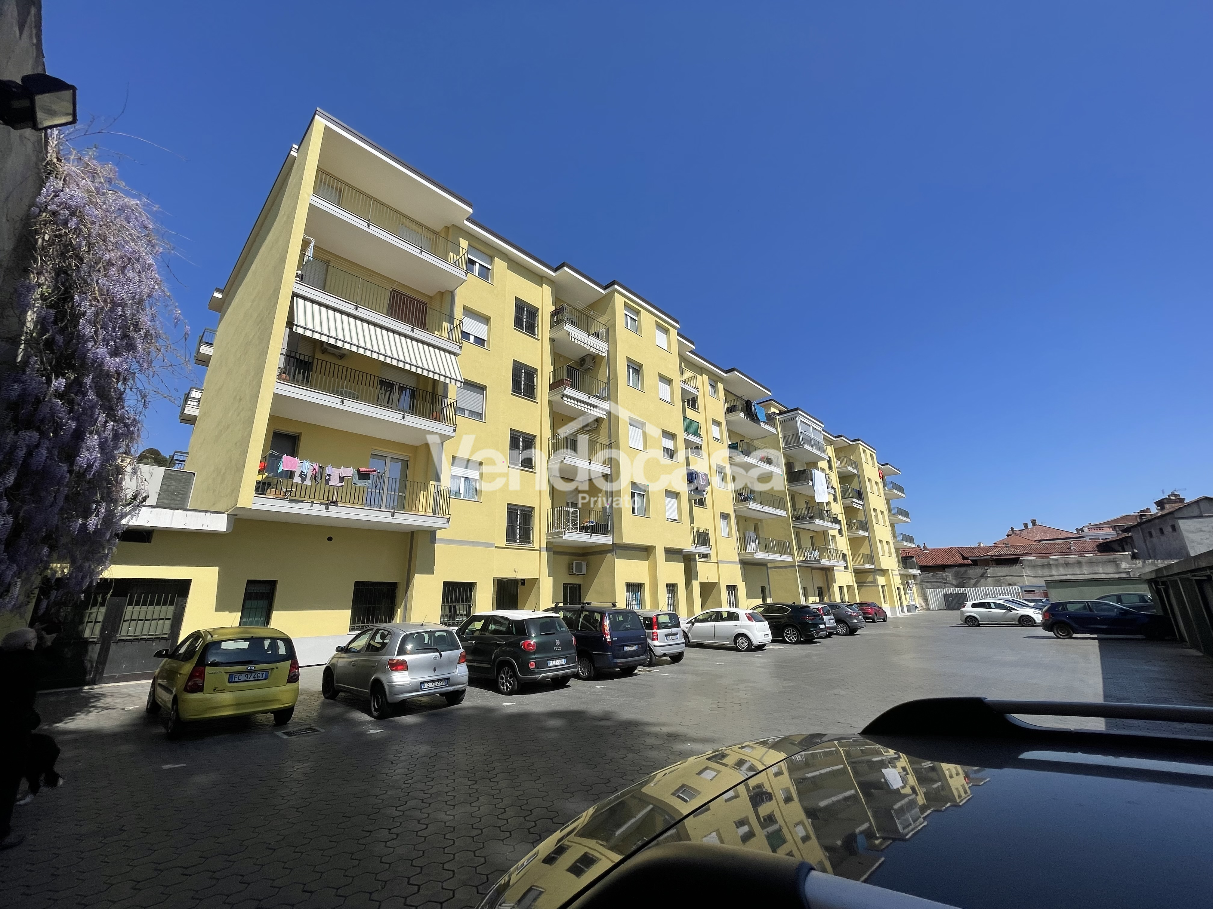 Appartamento trilocale luminoso in centro paese – in vendita a Castellamonte – foto 1