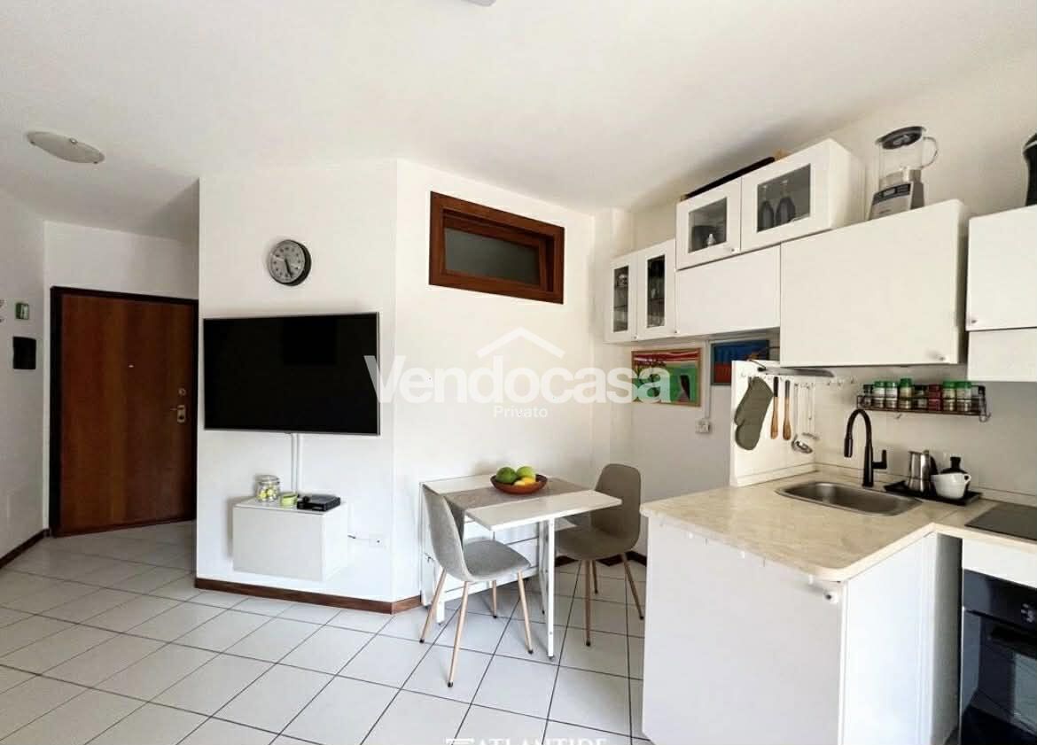 Bilocale arredato con terrazzo, box e doppia esposizione