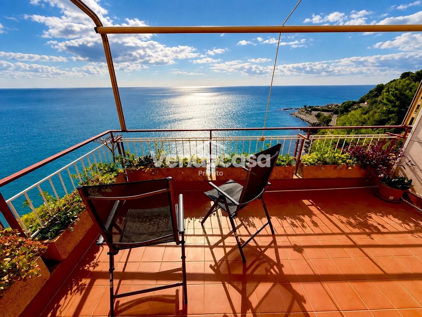 Bilocale fronte mare con terrazzo panoramico e piscina – in vendita a Cervo – foto 1