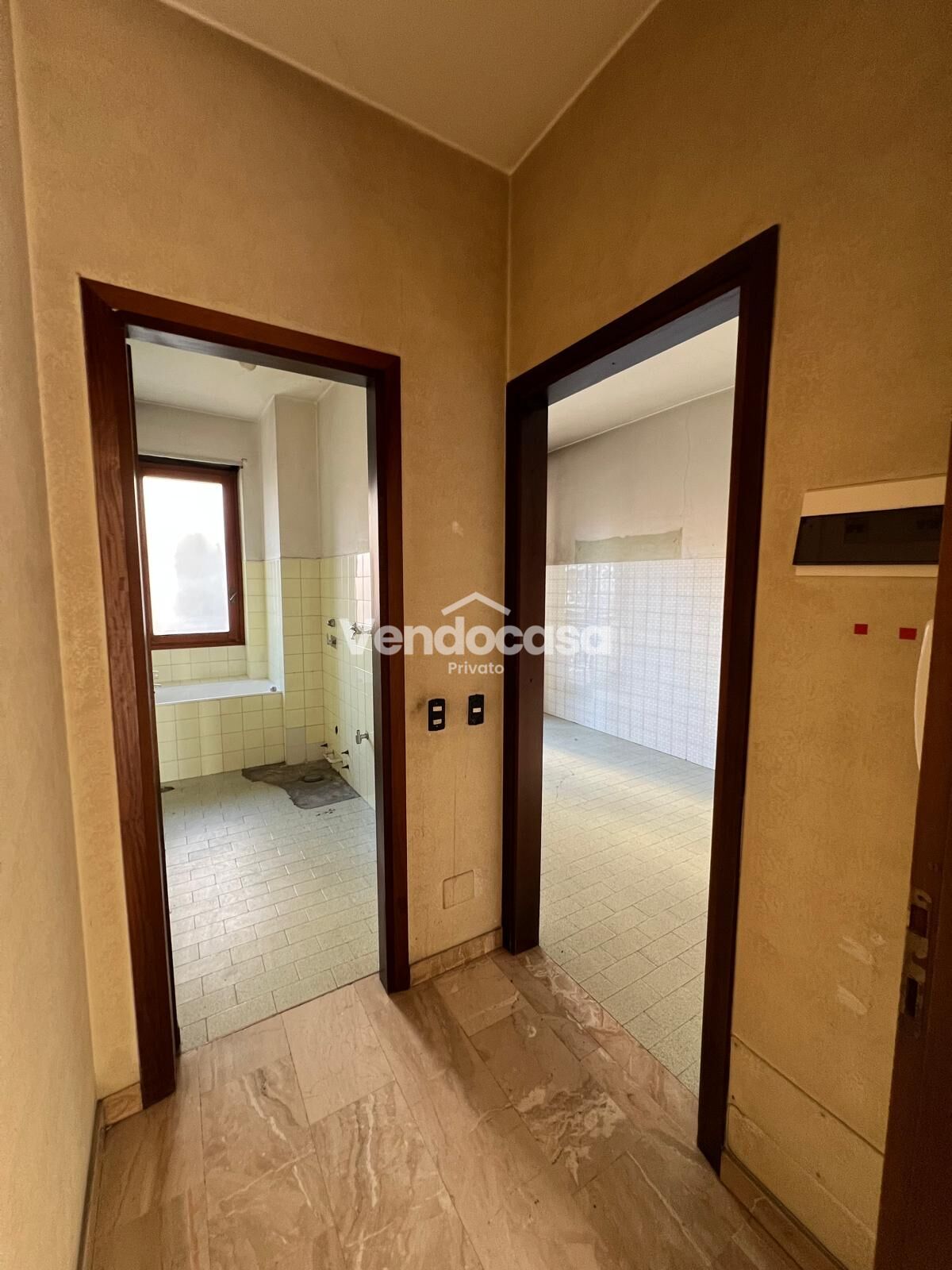 Ampio Quattro Locali con Doppi Servizi, Balconi, Cantina