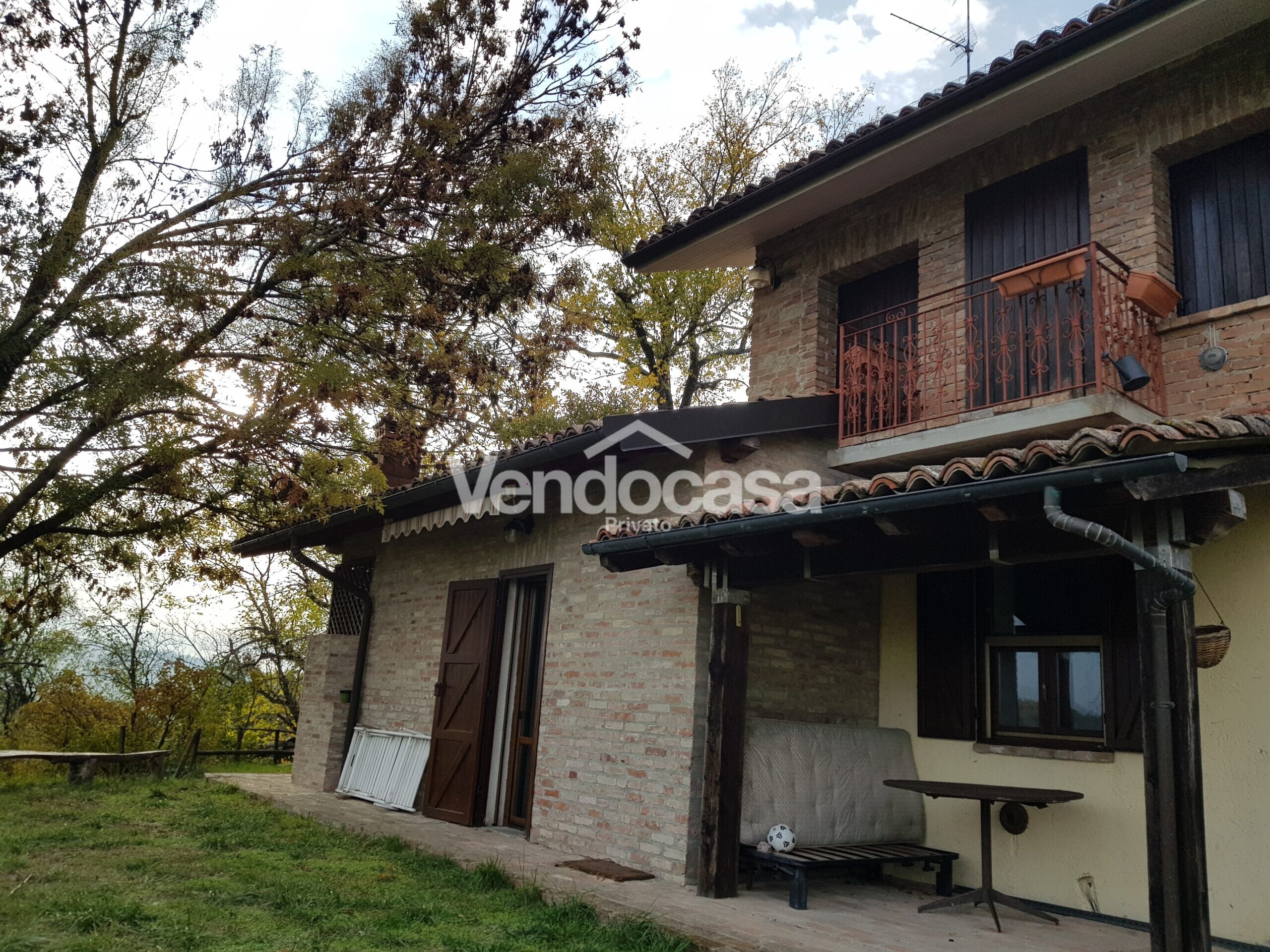 Casa indipendente con terreno a Avolasca (AL)