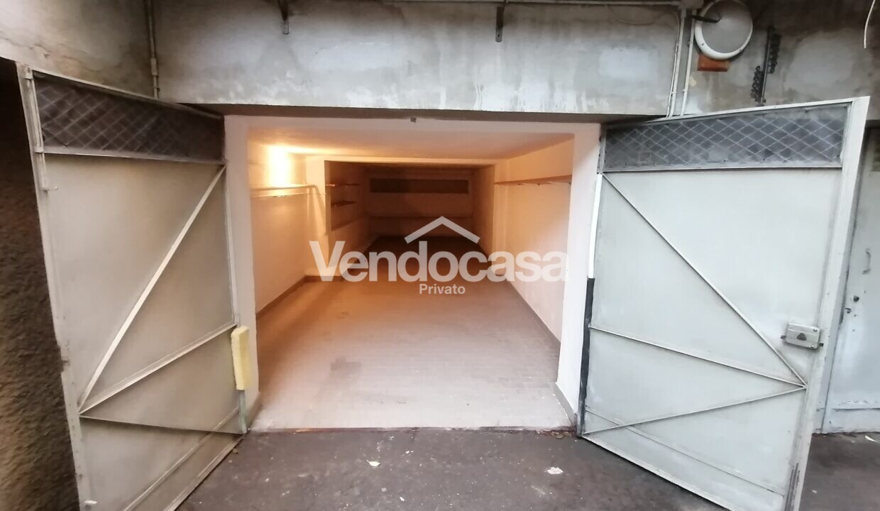 Vendesi Box 30 MQ a Grosseto (Toscana, Italia) – Garage - box da privato – foto 1