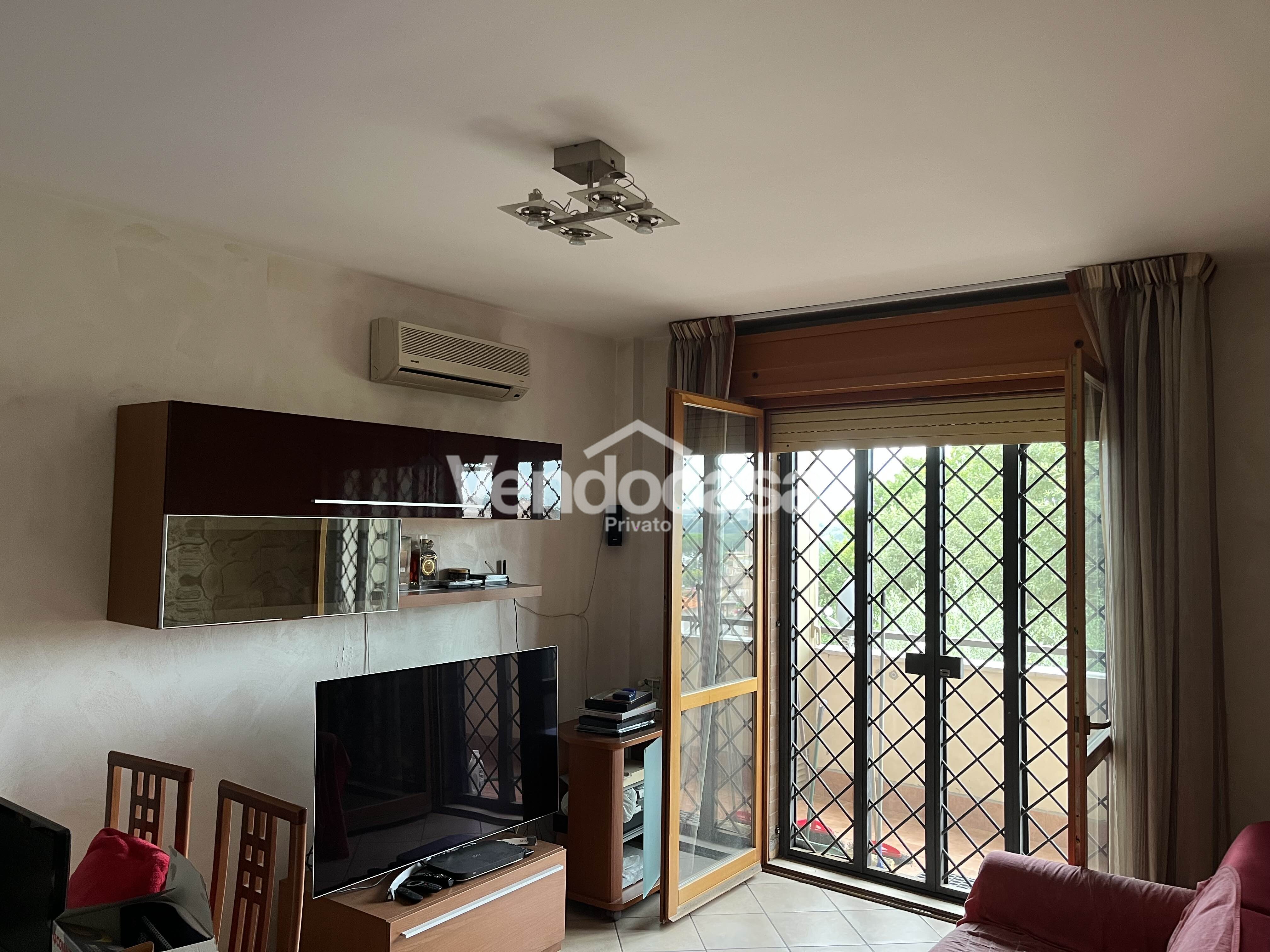 Bilocale con balcone, box e posto auto – in vendita da privato a Roma – foto 1