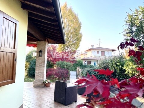 Proprietario propone villa sul lago in unico piano – in vendita a Manerba del Garda – foto 1