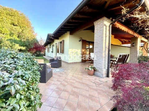Proprietario propone villa sul lago in unico piano