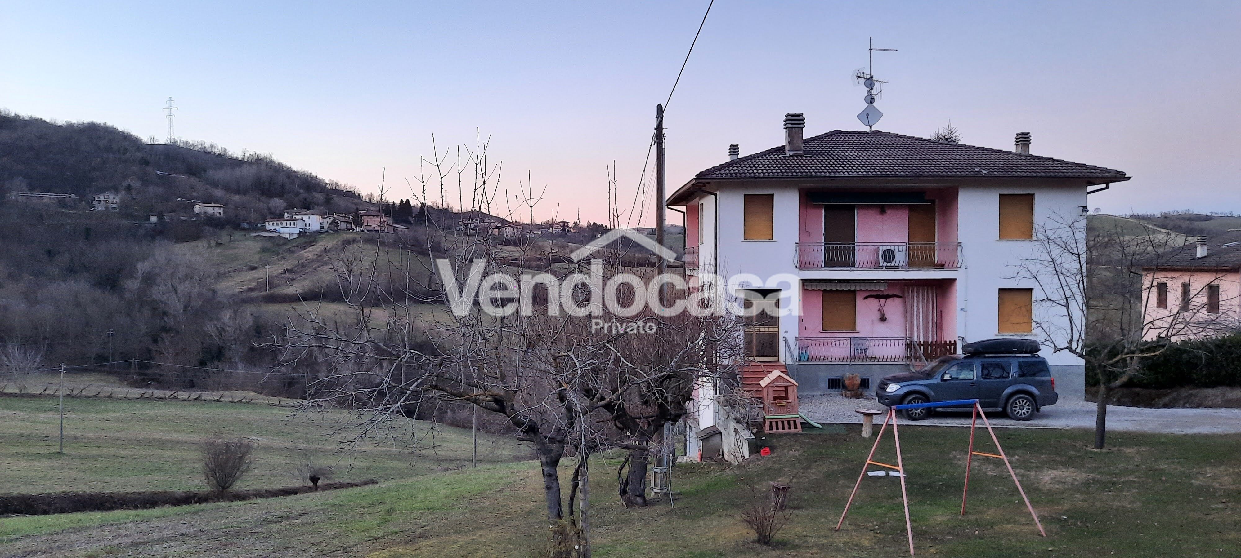 Spaziosa Casa Indipendente con 5 Camere da Letto, 3 Bagni e 5 Balconi