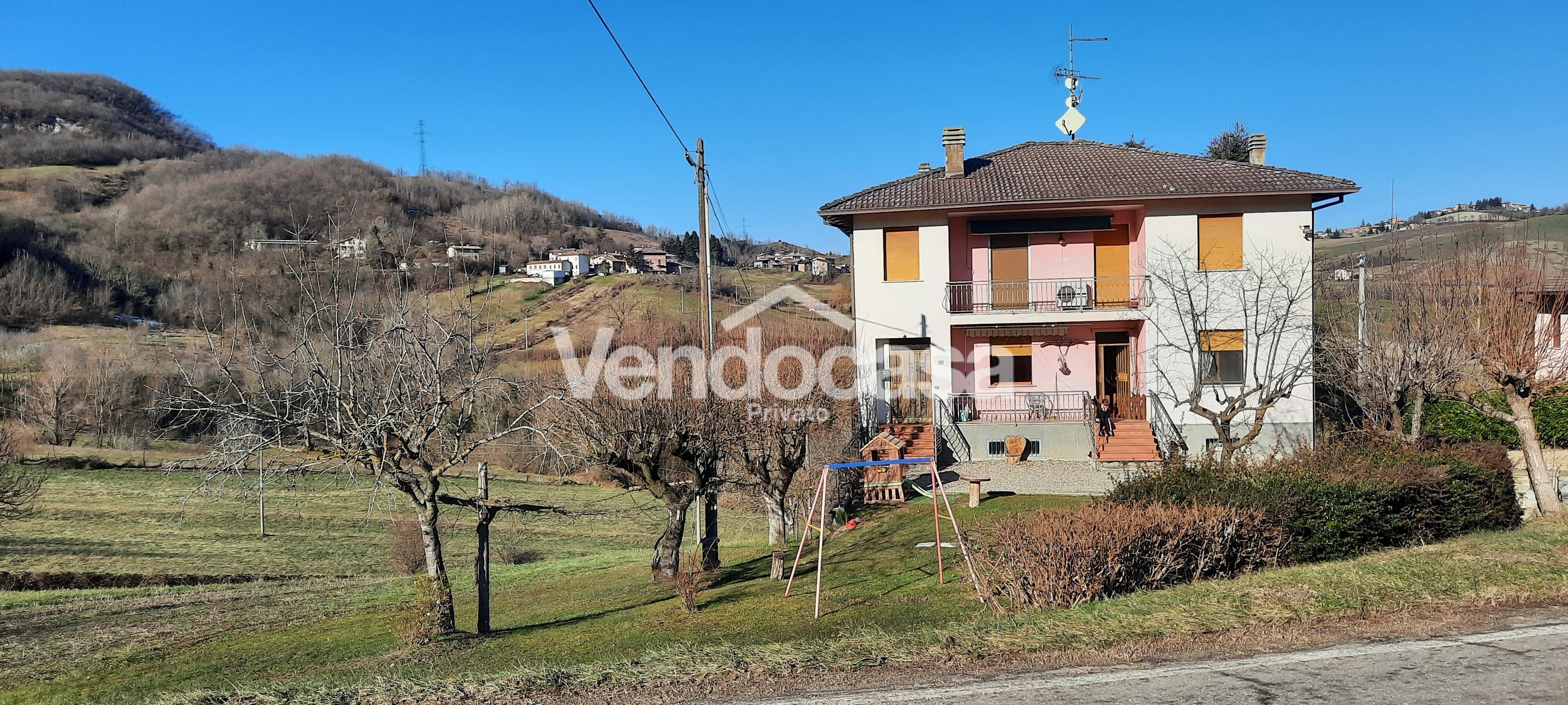 Spaziosa Casa Indipendente con 5 Camere da Letto, 3 Bagni e 5 Balconi