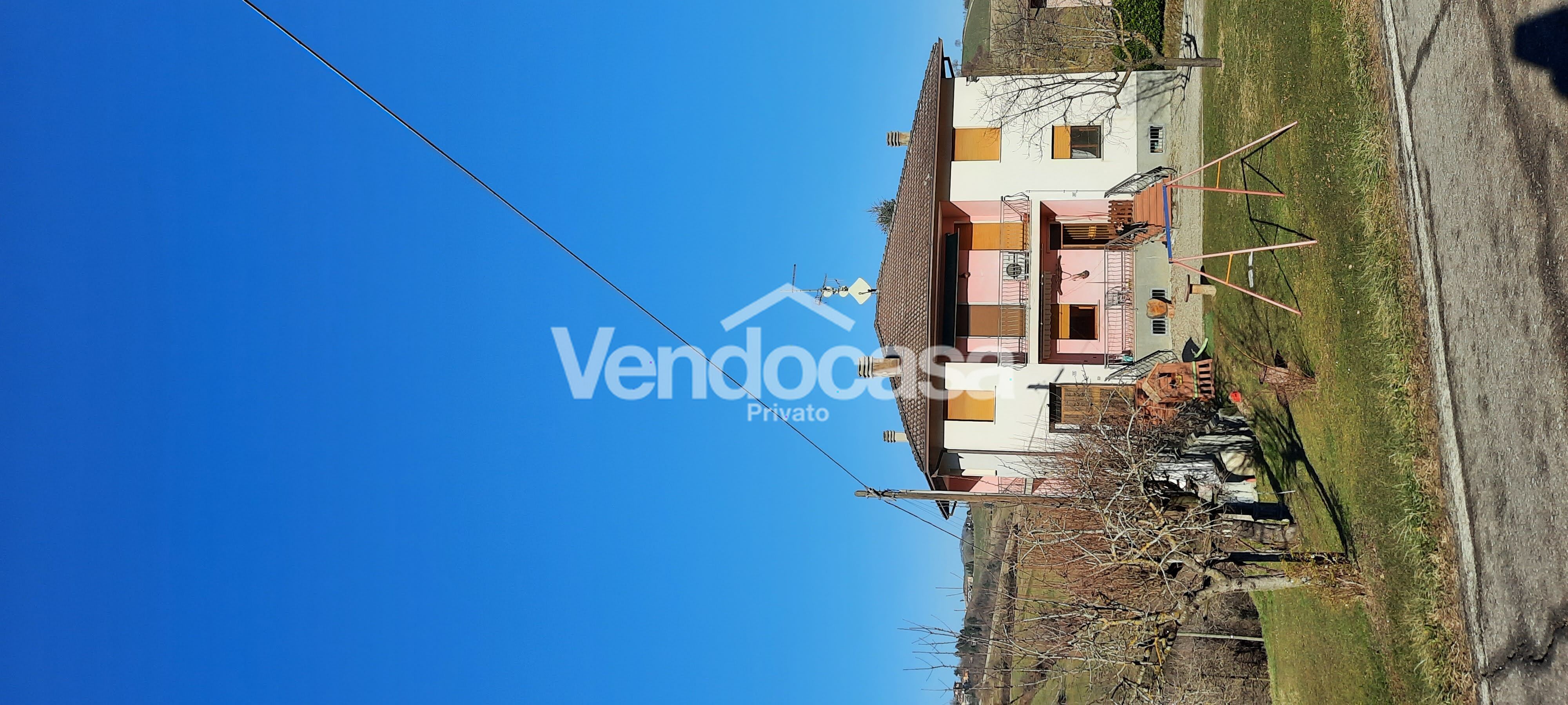 Spaziosa Casa Indipendente con 5 Camere da Letto, 3 Bagni e 5 Balconi