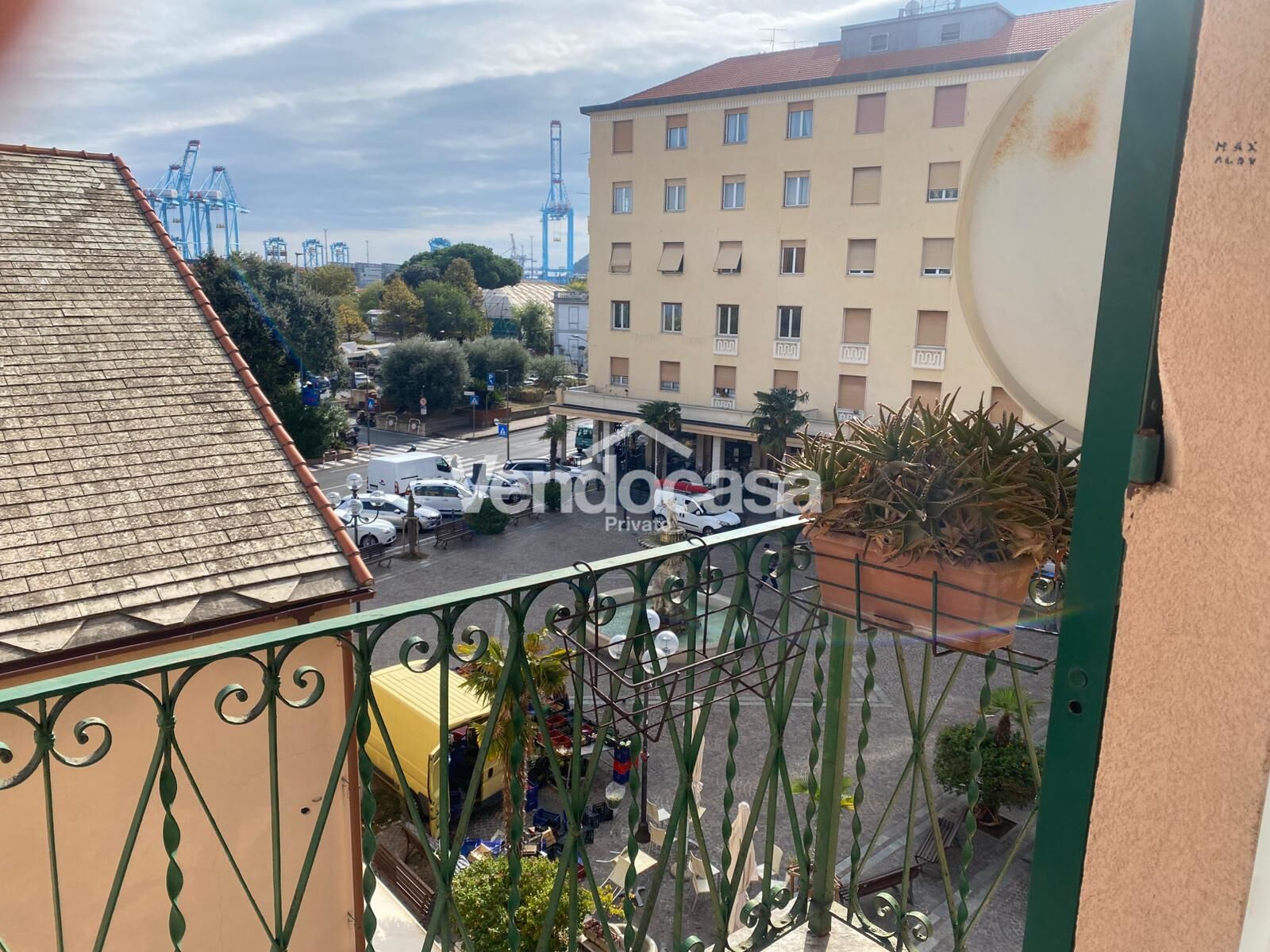 Appartamento in vendita a Vado Ligure a 50 metri dal mare con balcone.