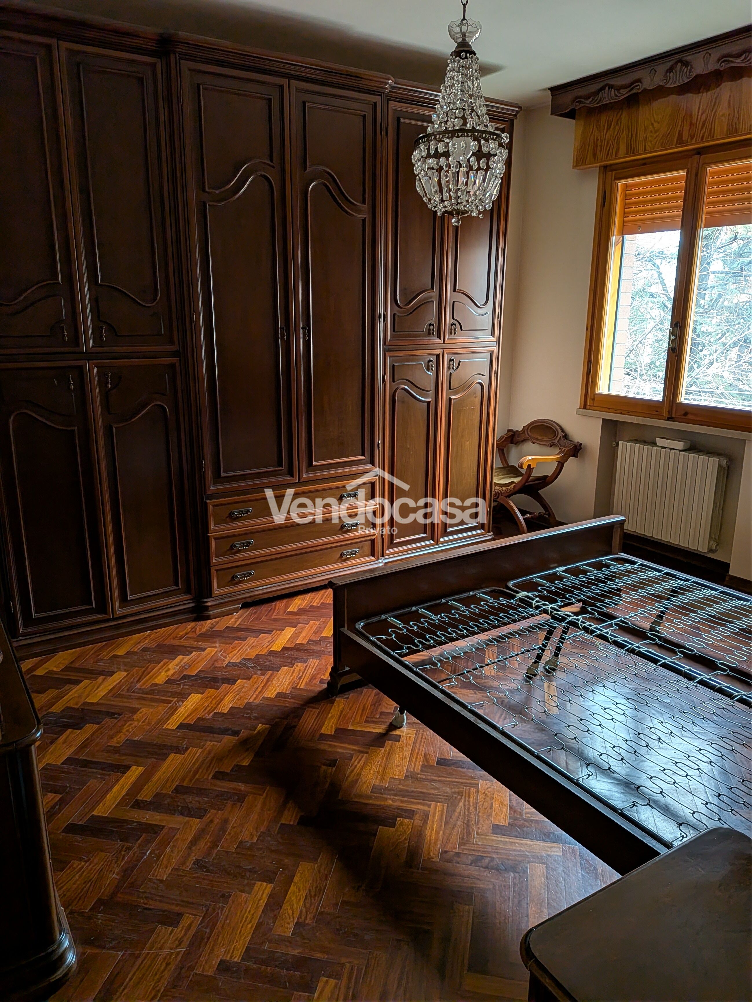 Vendesi appartamento libero indipendente in buone condizioni, luminoso e spazioso, zona tranquilla.