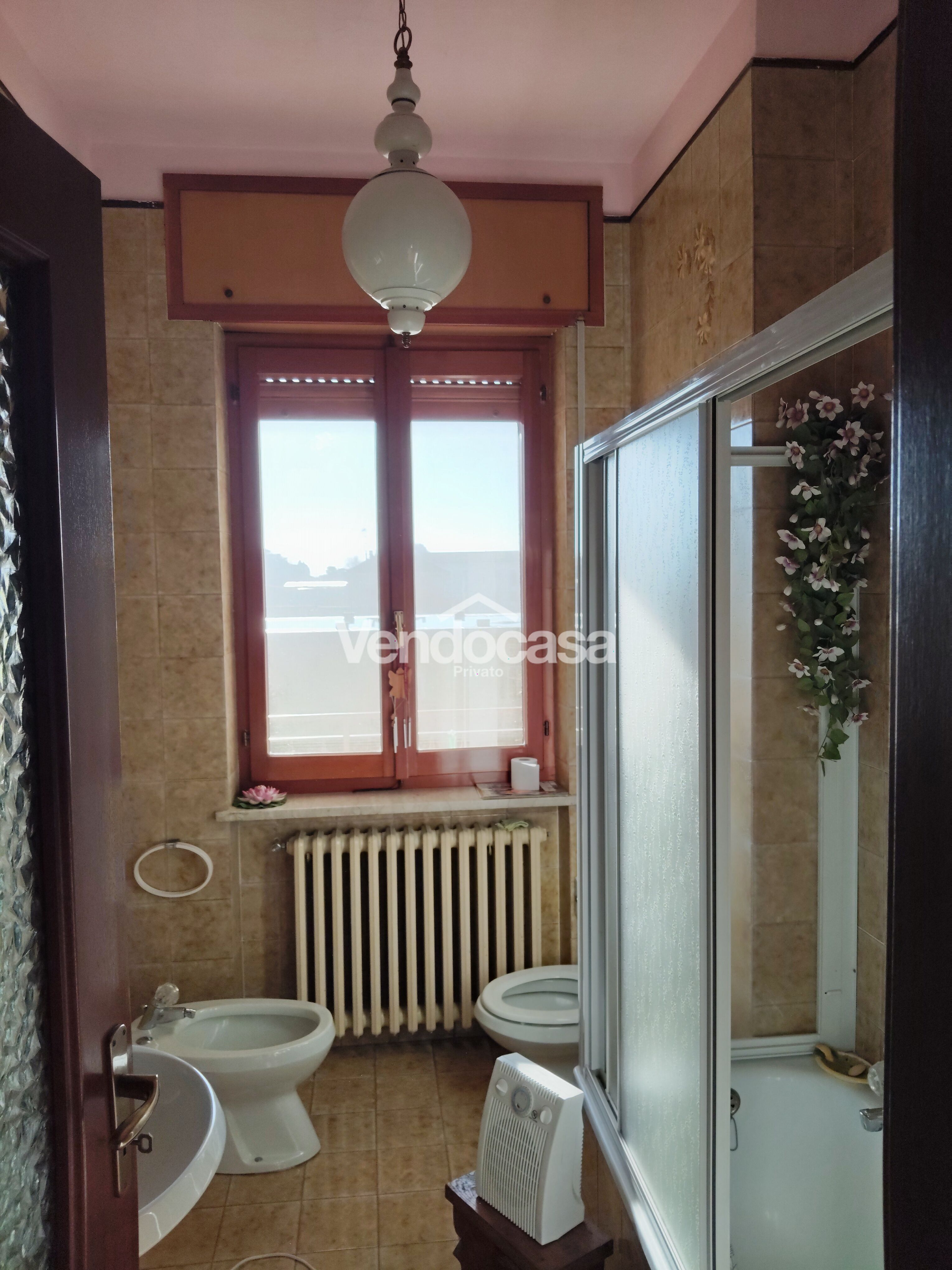 Vendo Villa tra Vercelli e Novara in buone condizioni con 210 M2 e ampio giardino 800 m