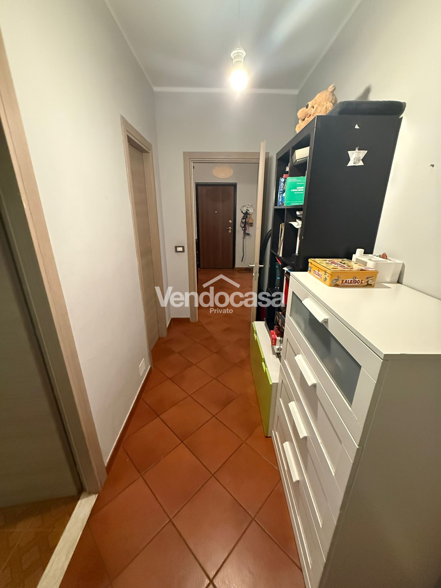 Appartamento di 110 mq con 2 camere da letto e 2 balconi, orto, cantina e garage a Cavallermaggiore – in vendita – foto 2