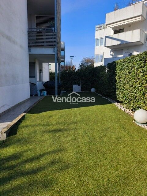 Appartamento con ampio giardino privato