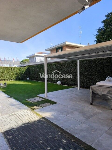 Appartamento con ampio giardino privato