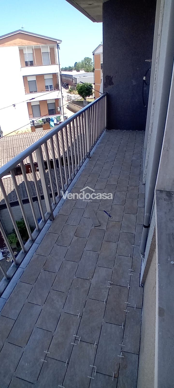 Vendo appartamento ristrutturato 3 locali di 100m² con box e cantina. – in vendita a Pieve del Cairo – foto 2