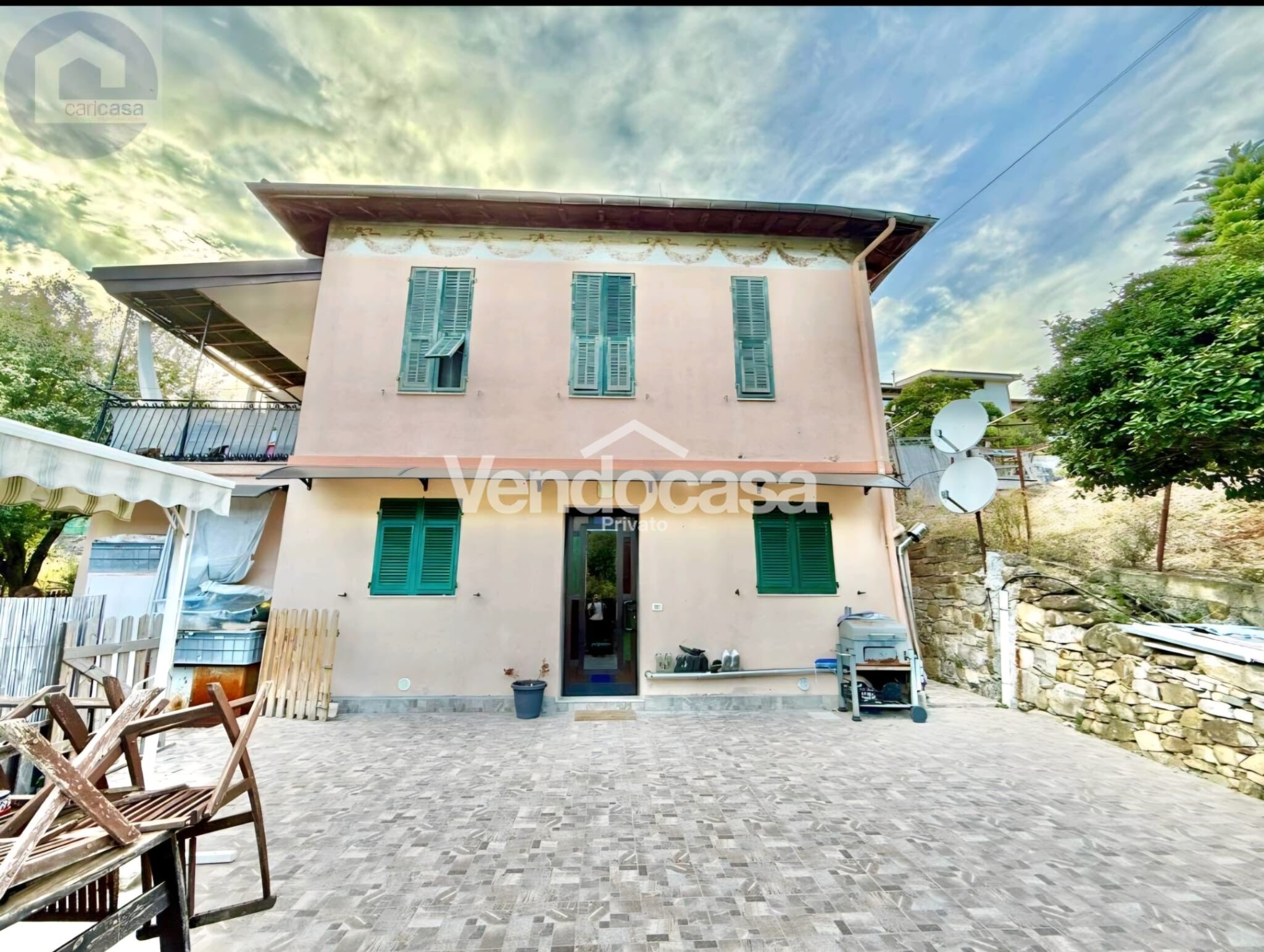 Vendo alloggio con terreno posto auto terrazzo esposto a sud zona tranquilla e servita
