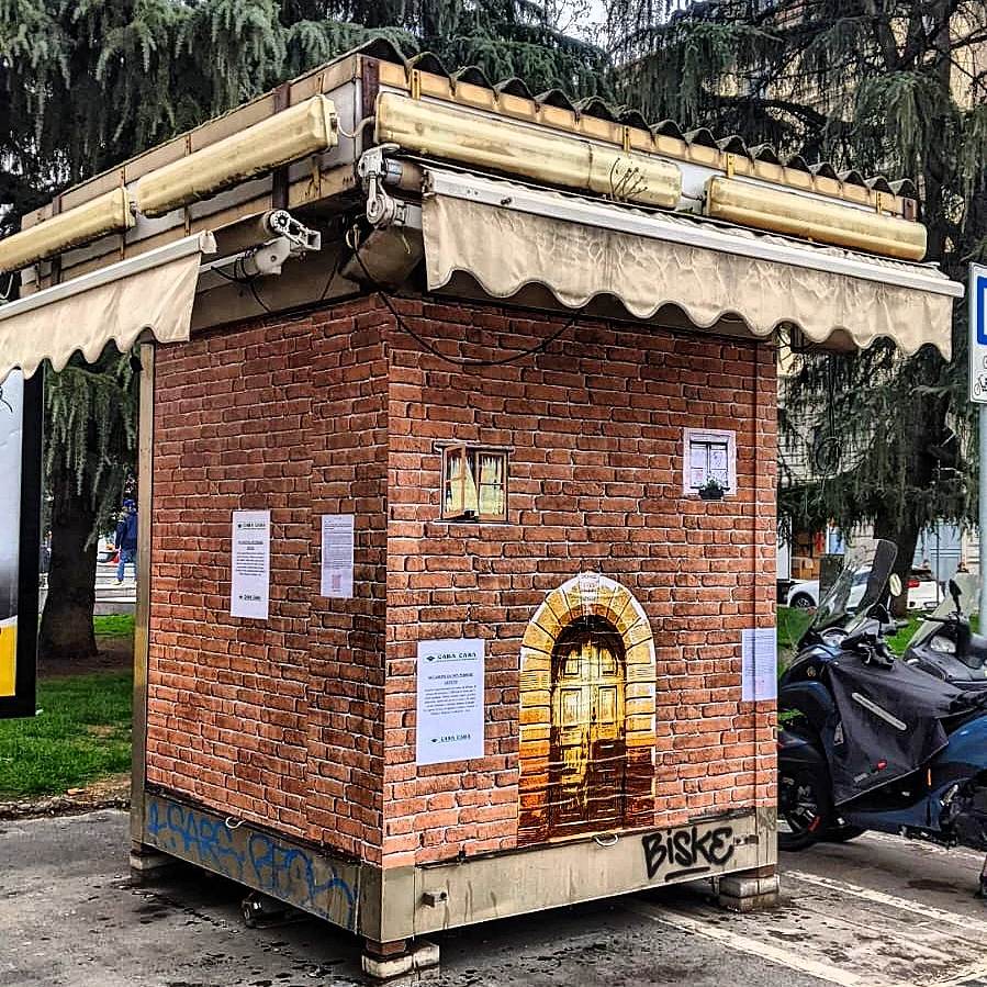 Quando il caro affitti a Milano diventa un’opera d’arte.